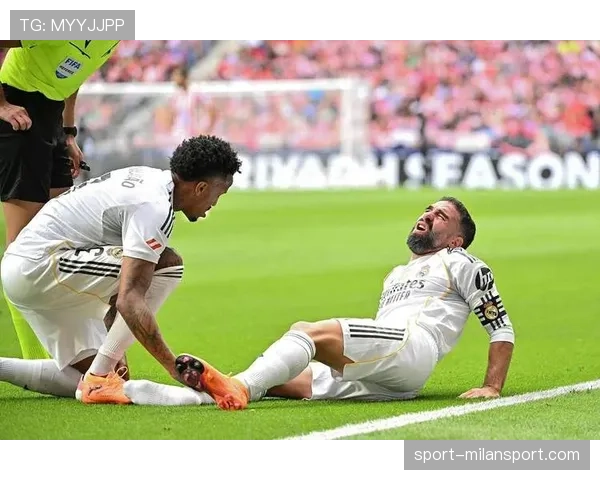 马竞控球阶段阵型保持紧凑 双后腰保护防线避免反击威胁 马竞控球阶段阵型保持紧凑 双后腰保护防线避免反击威胁