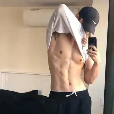 乐奕雨